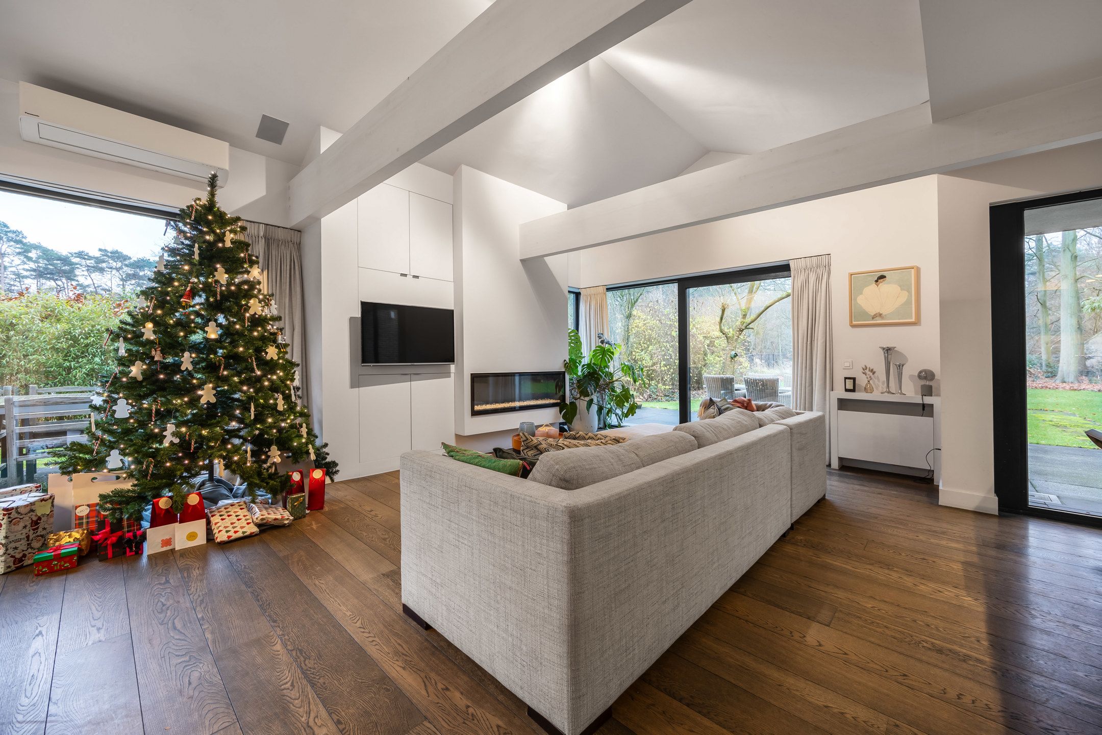 Karakterwoning met brutalistische gevel  in Hof ter Linden foto 4