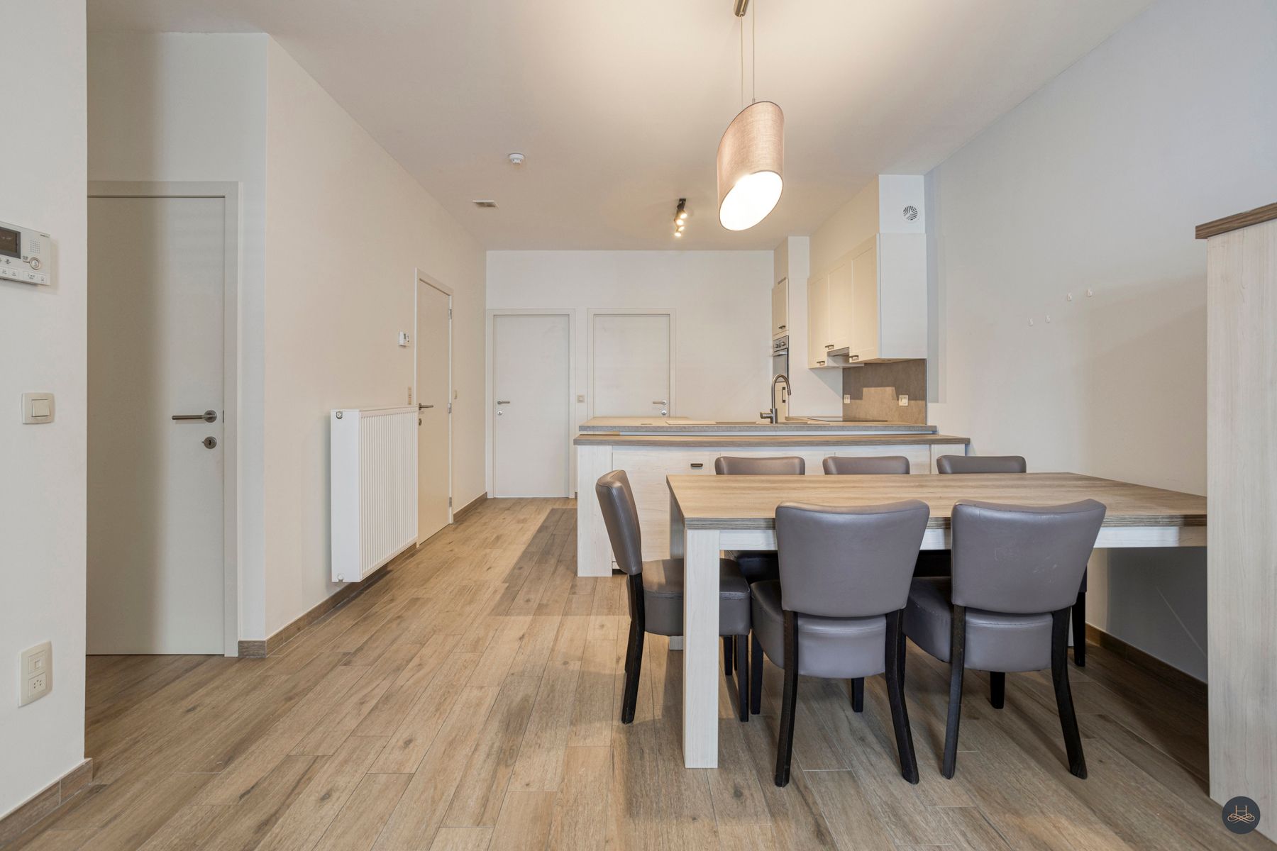Gelijkvloers appartement met garage en ruime berging foto 9