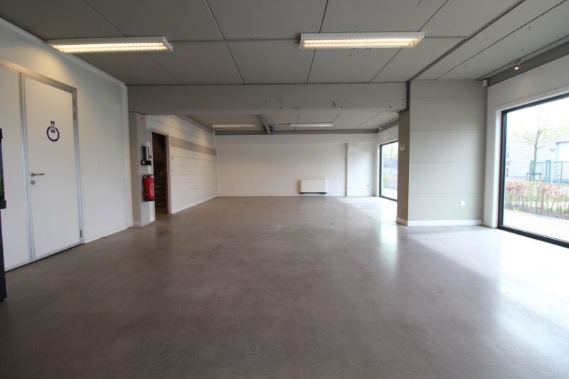 Bedrijfsgebouw op strategische ligging te huur in Roeselare(Beveren) foto 7