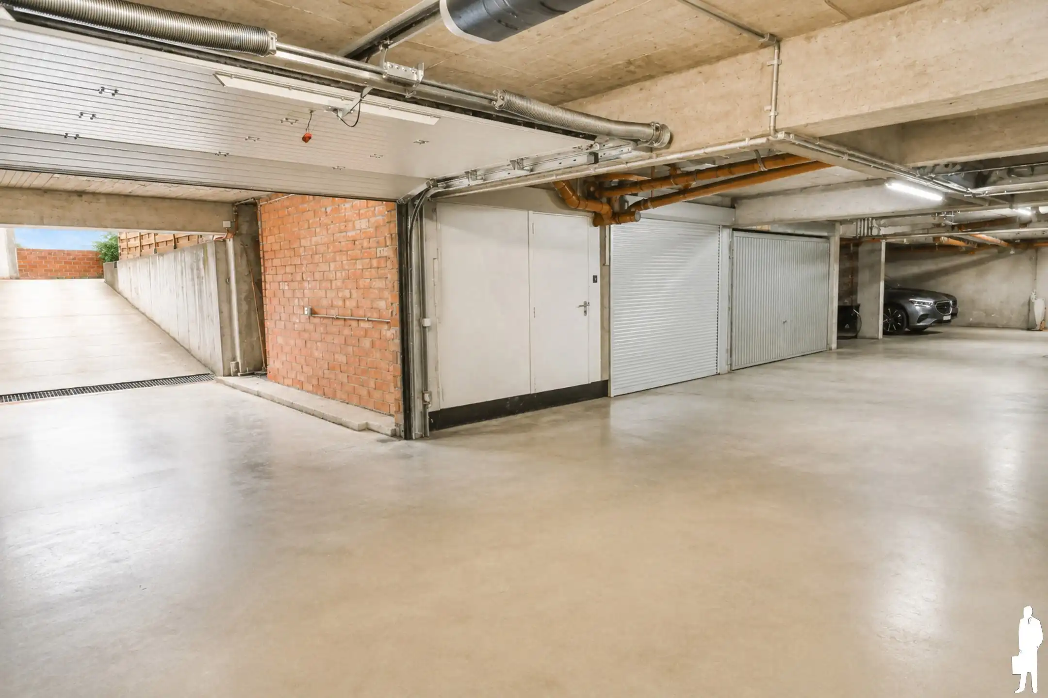 Opbrengsteigendom met parking op toplocatie foto 13