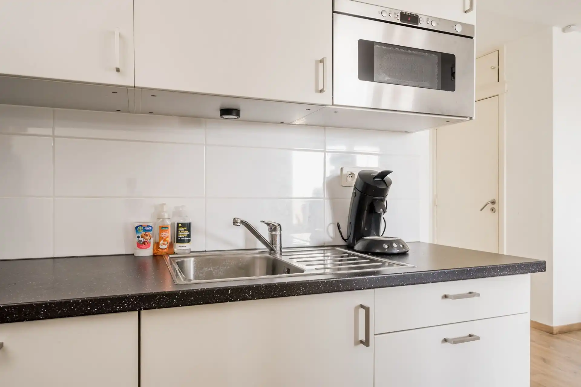 Instapklaar 1 slaapkamer appartement! foto 9