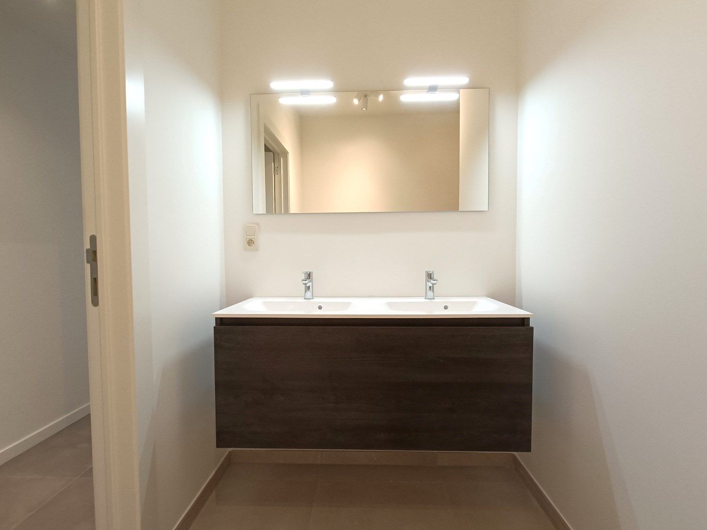 Instapklaar BEN-appartement met mooi terras en autostaanplaats foto 10