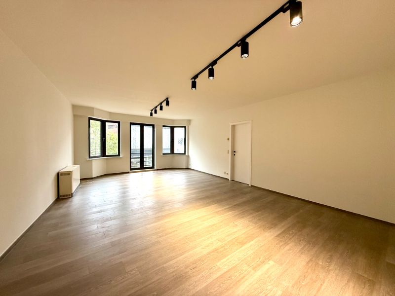 Instapklaar en ruim appartement met 2 slaapkamers en groot terras in hartje Deinze foto 3