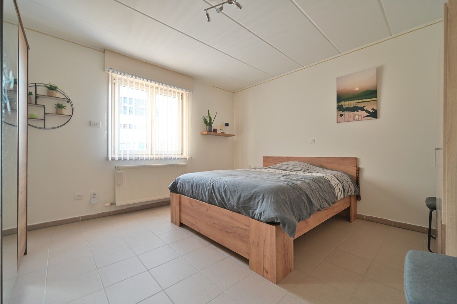 Royaal gelijkvloersappartement met 2 slaapkamers en inpandige garage, nabij het centrum van Lanaken foto 9