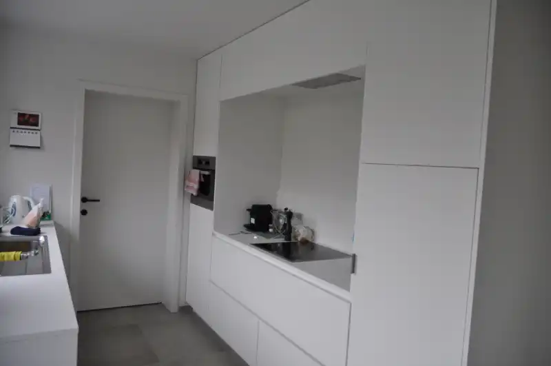 Volledig vernieuwde woning met uitweg en garage achteraan. foto 6