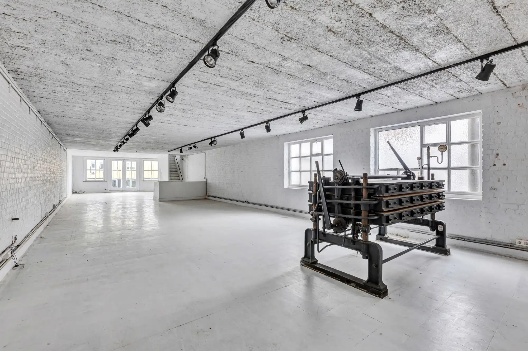 Uniek loftpand van 750m² in Aalst foto 3