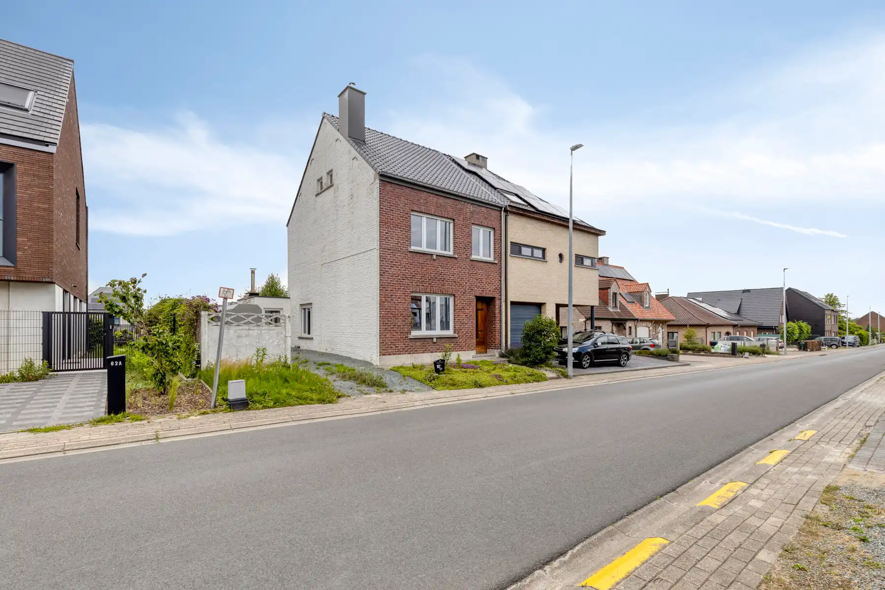 Deels te renoveren lichtrijke driegevelwoning  foto 4