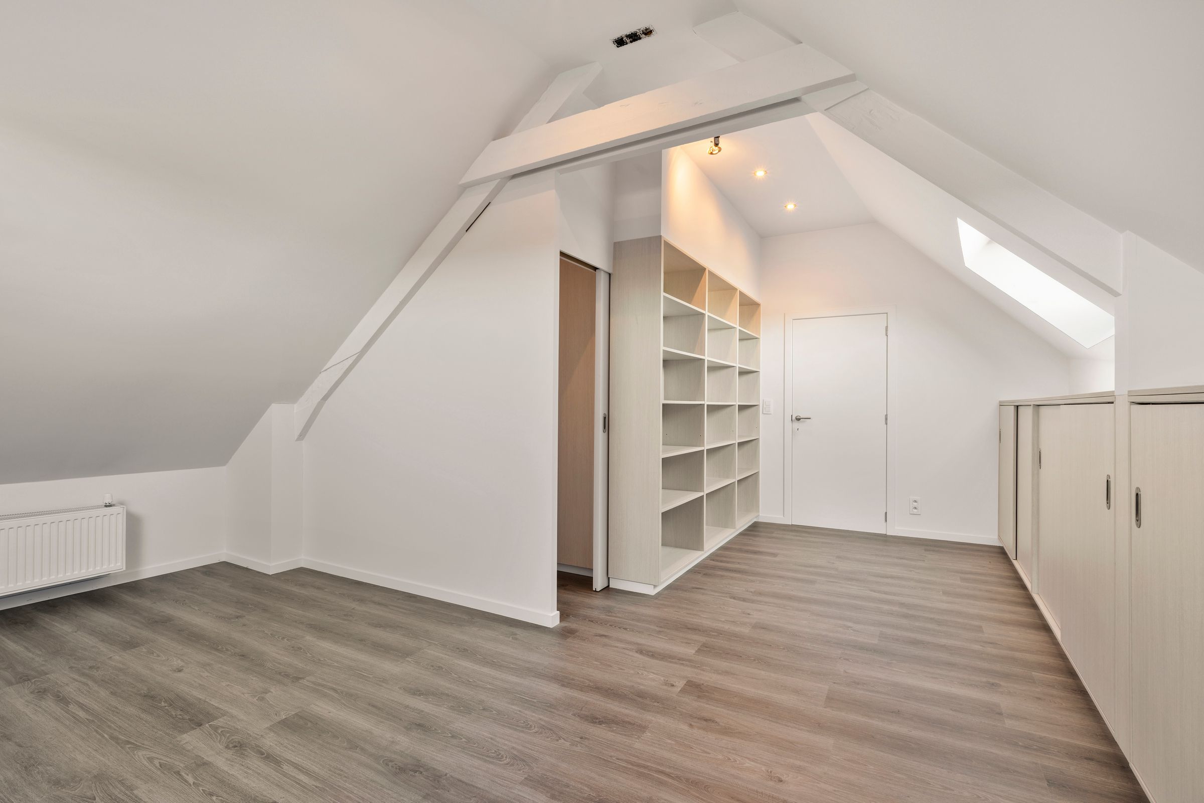 GERENOVEERD COMMERCIEEL PAND MET WOONST TOPLOCATIE foto 23