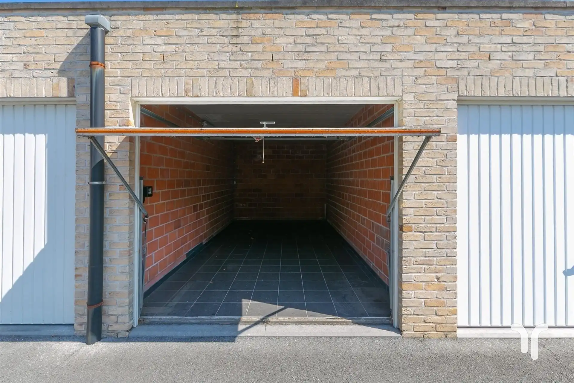 Op zoek naar een veilige en praktische garage? foto 2