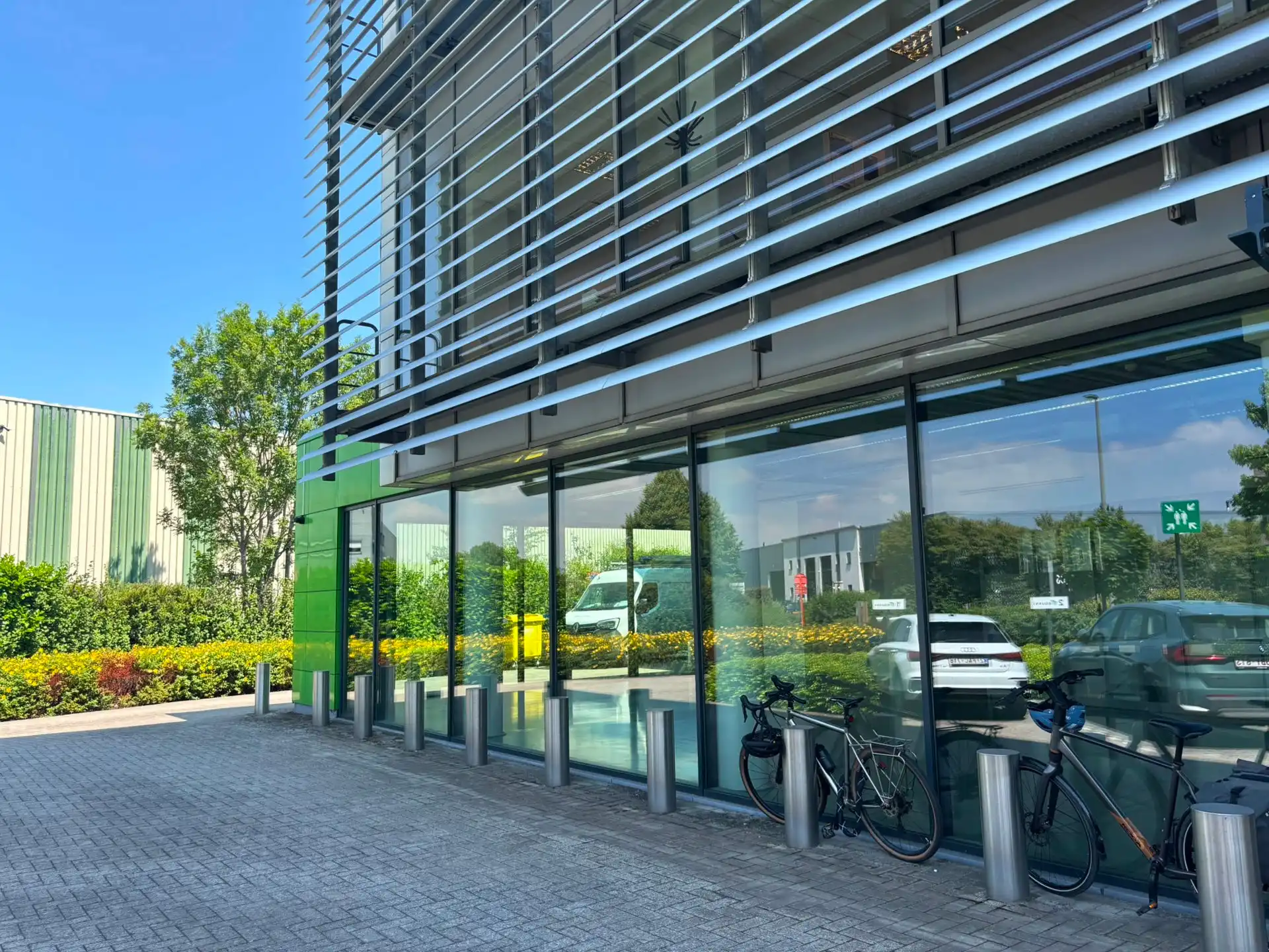 Te Huur : Kantoor/showroom foto 2
