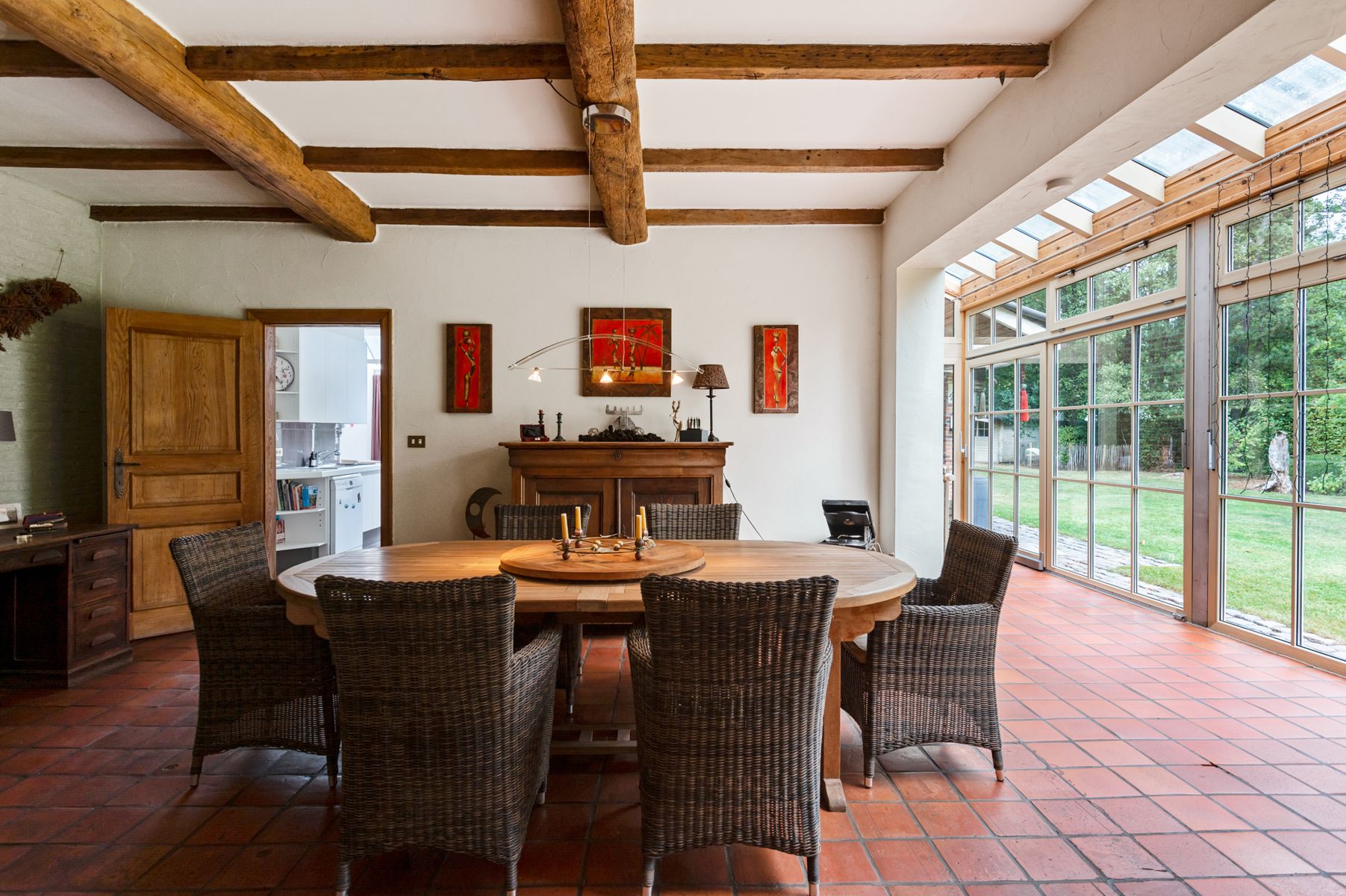 Ruime villa met aparte praktijkruimte op ca. 2.168 m2. foto 8