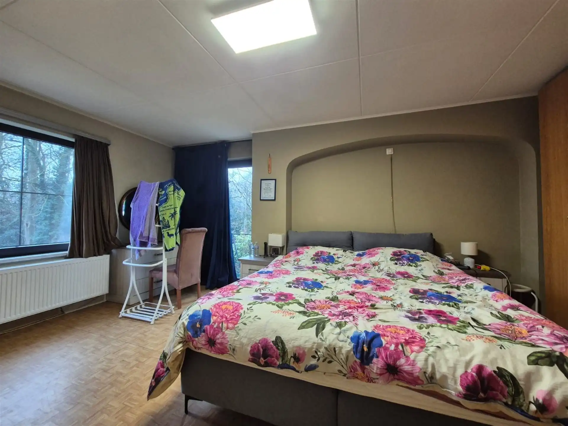 Ruime woning met 3 slaapkamers gelegen in een groene omgeving. foto 17