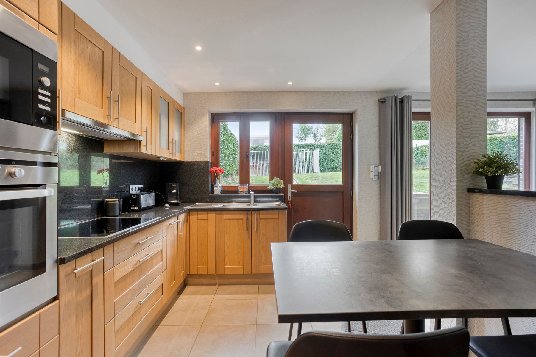 Woning met 3slpk, tuin en oprit, dorpskern nabij Beukenbos. foto 11