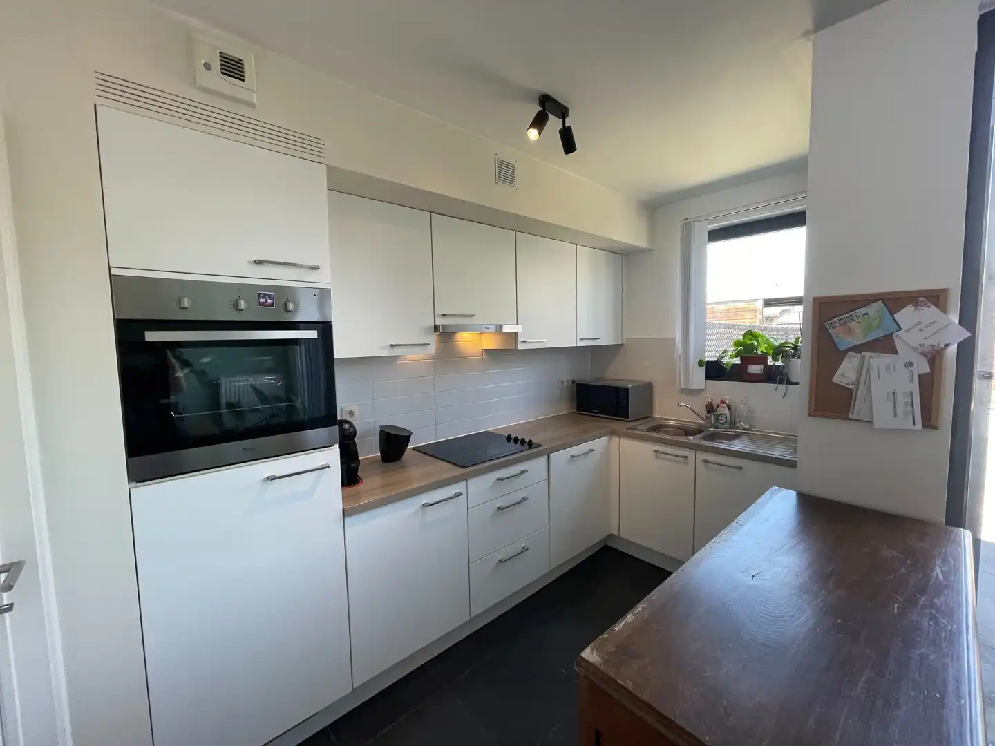 Gezellige woning met 3 slaapkamers en klein tuintje gelegen in Eksel. foto 4