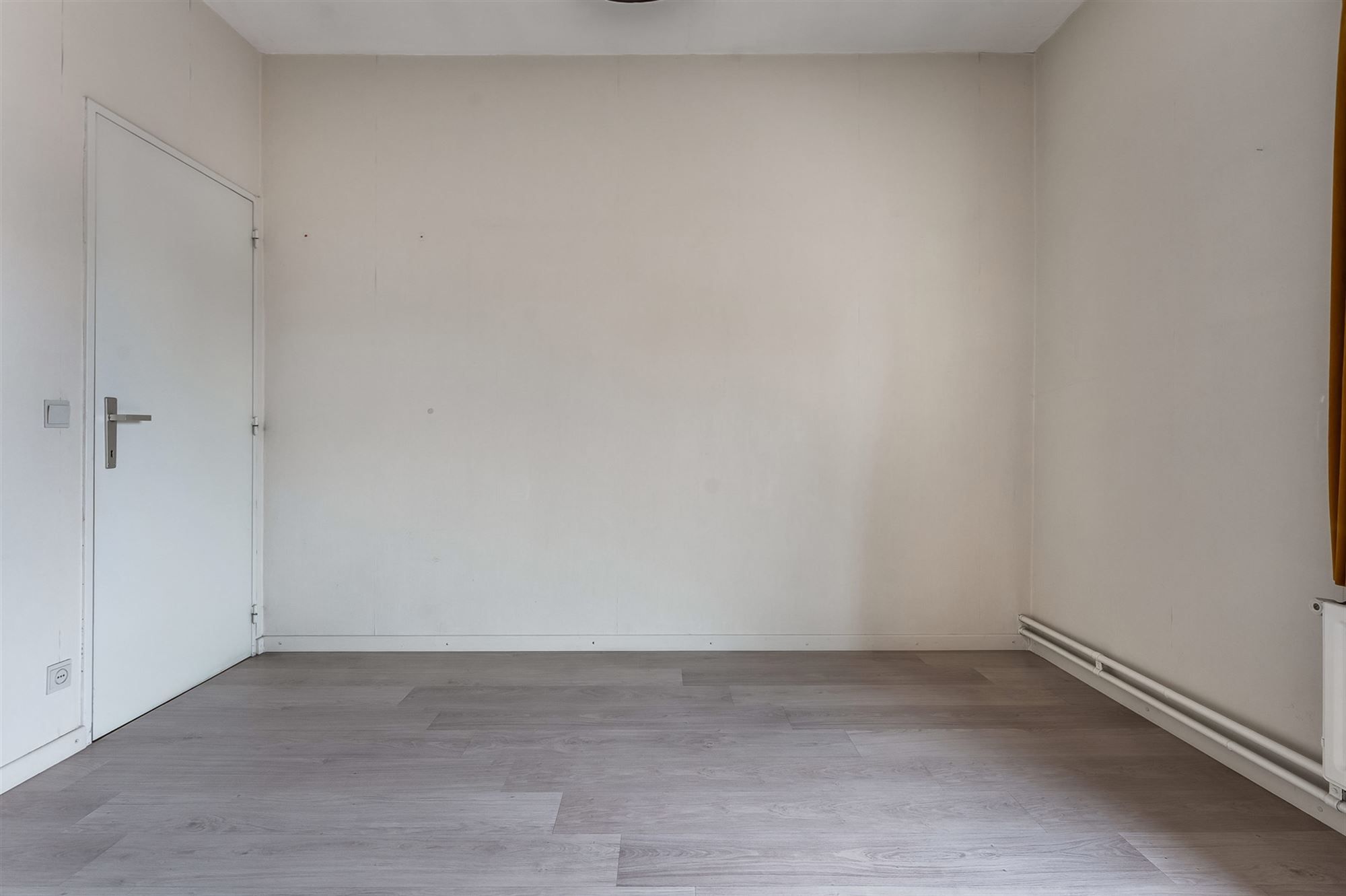 CENTRAAL GELEGEN, RUIM HANDELSPAND MET WOONST (415M²) TE BALEN foto 14