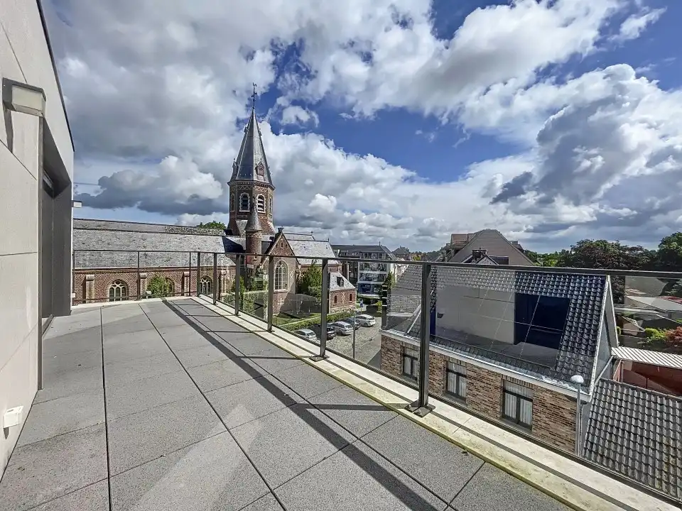 Prachtig dakappartement met grote terrassen en 2 slaapkamers foto 2