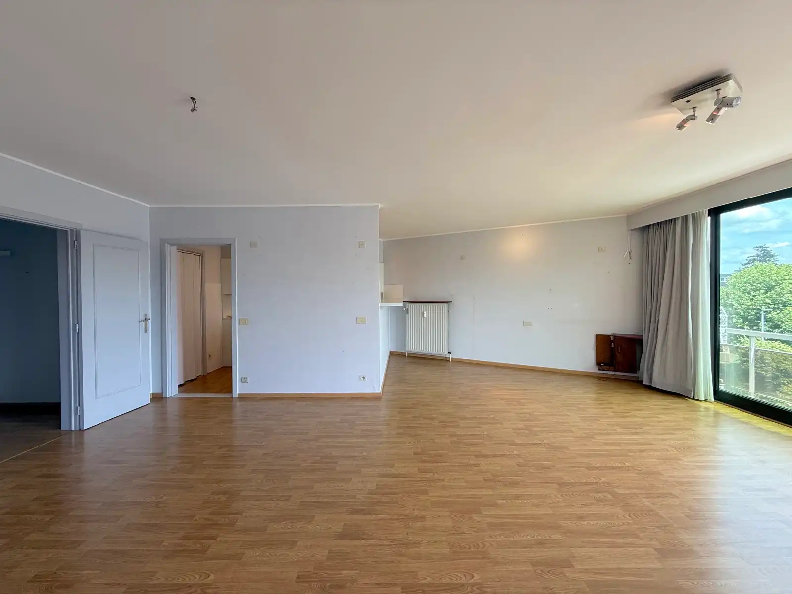 Ruim appartement met 3 slpks in centrum Sint-Kruis foto 5