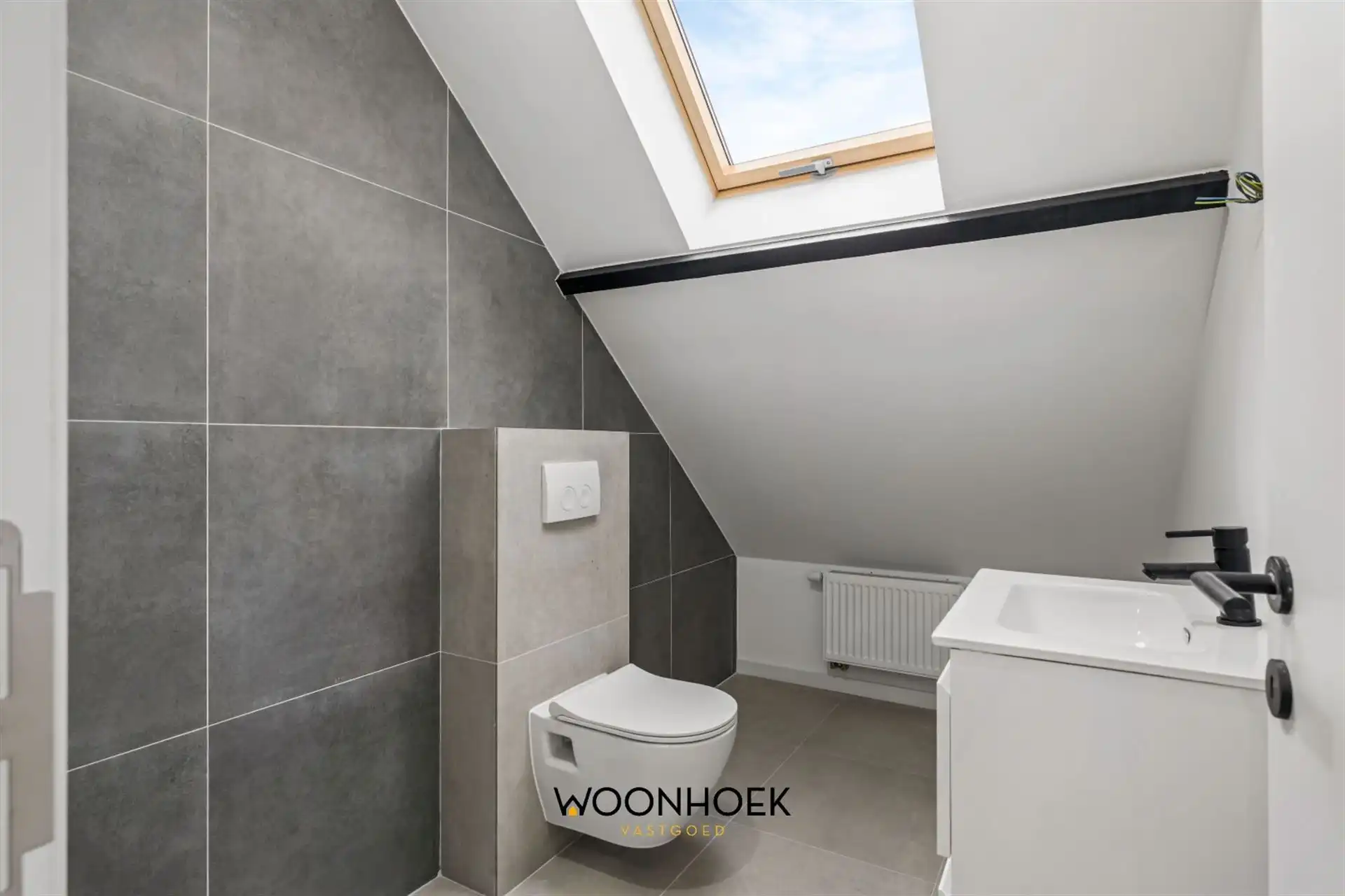 Gerenoveerde, 6-slpk woning, zonnige tuin en 2 bdkms te Sint-Niklaas! foto 9