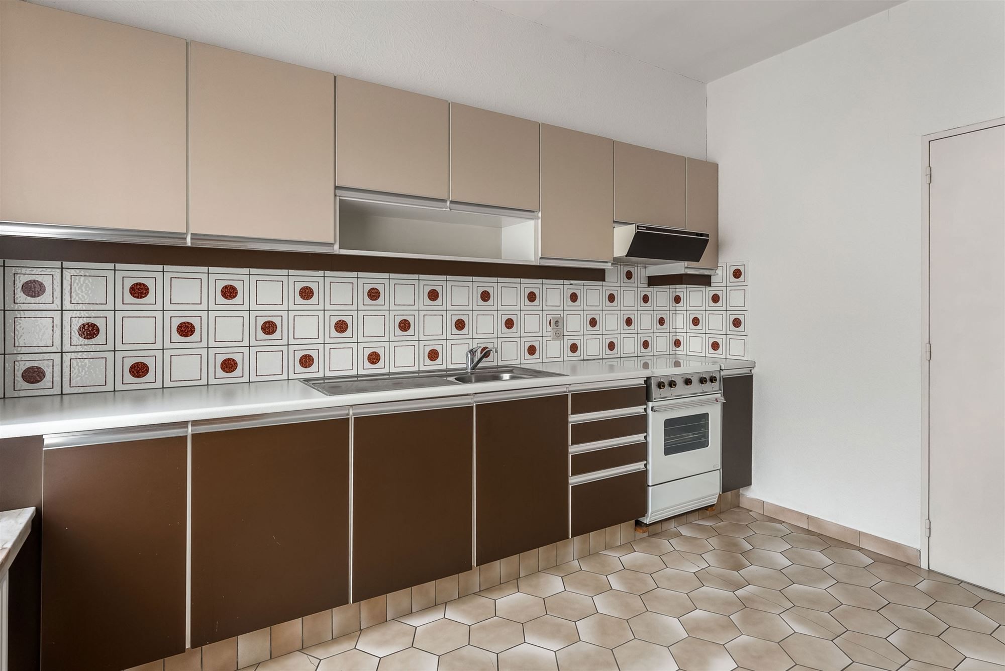 CENTRAAL GELEGEN, RUIM HANDELSPAND MET WOONST (415M²) TE BALEN foto 19