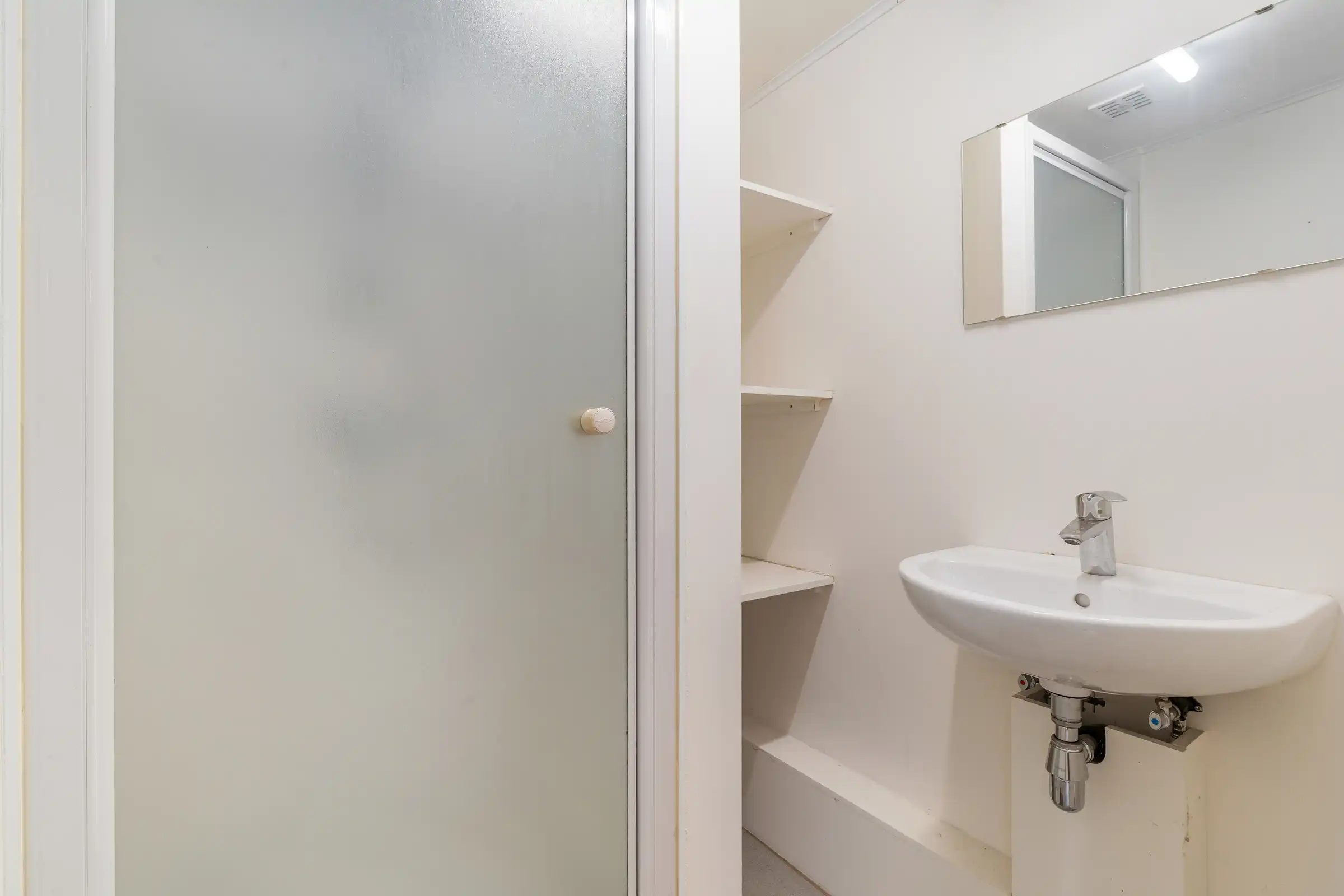Voormalige pastorij op 520 m² met garage foto 8