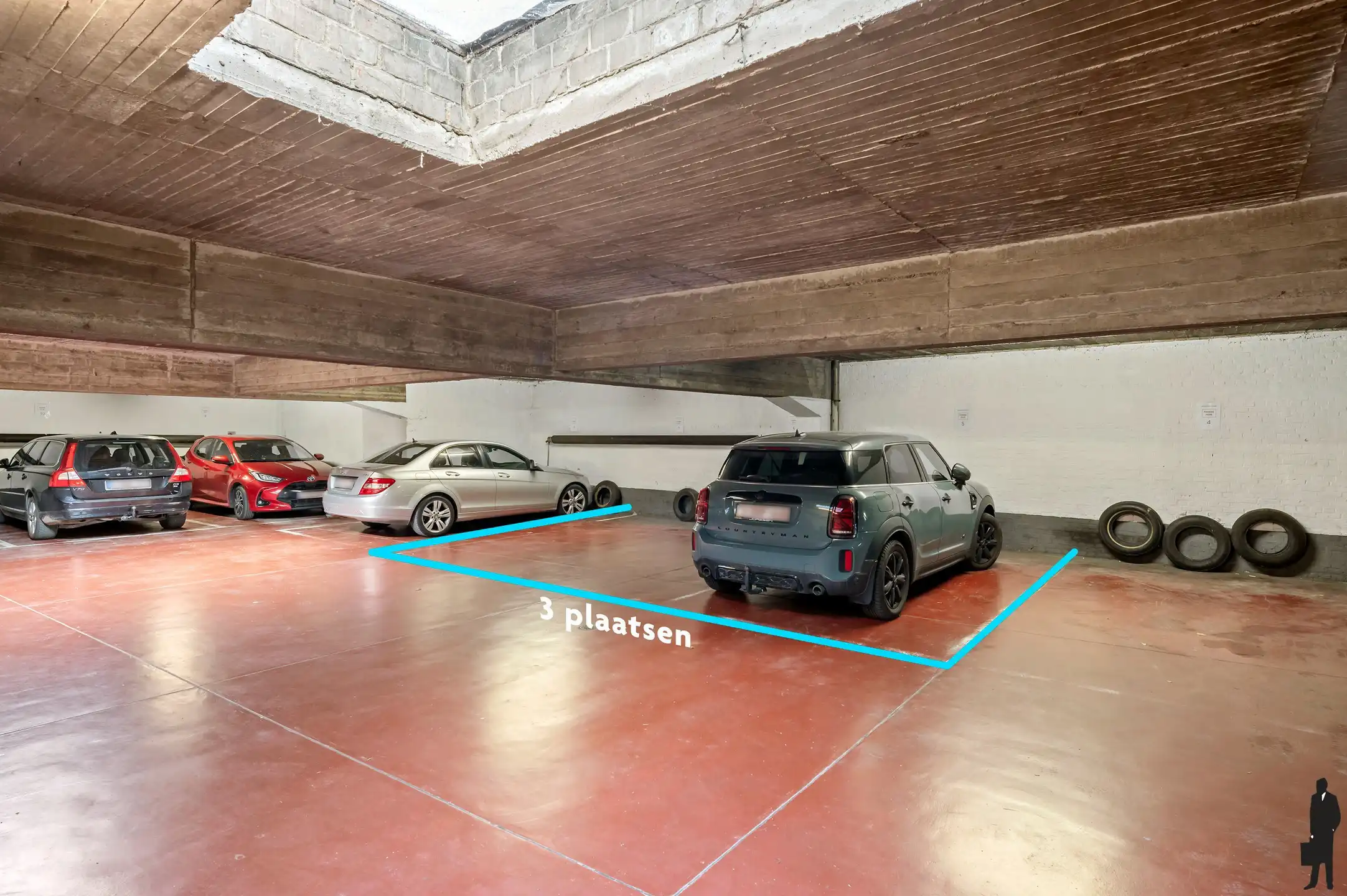 Goed onderhouden dokterspraktijk met 3 studio’s en 14 staanplaatsen foto 36