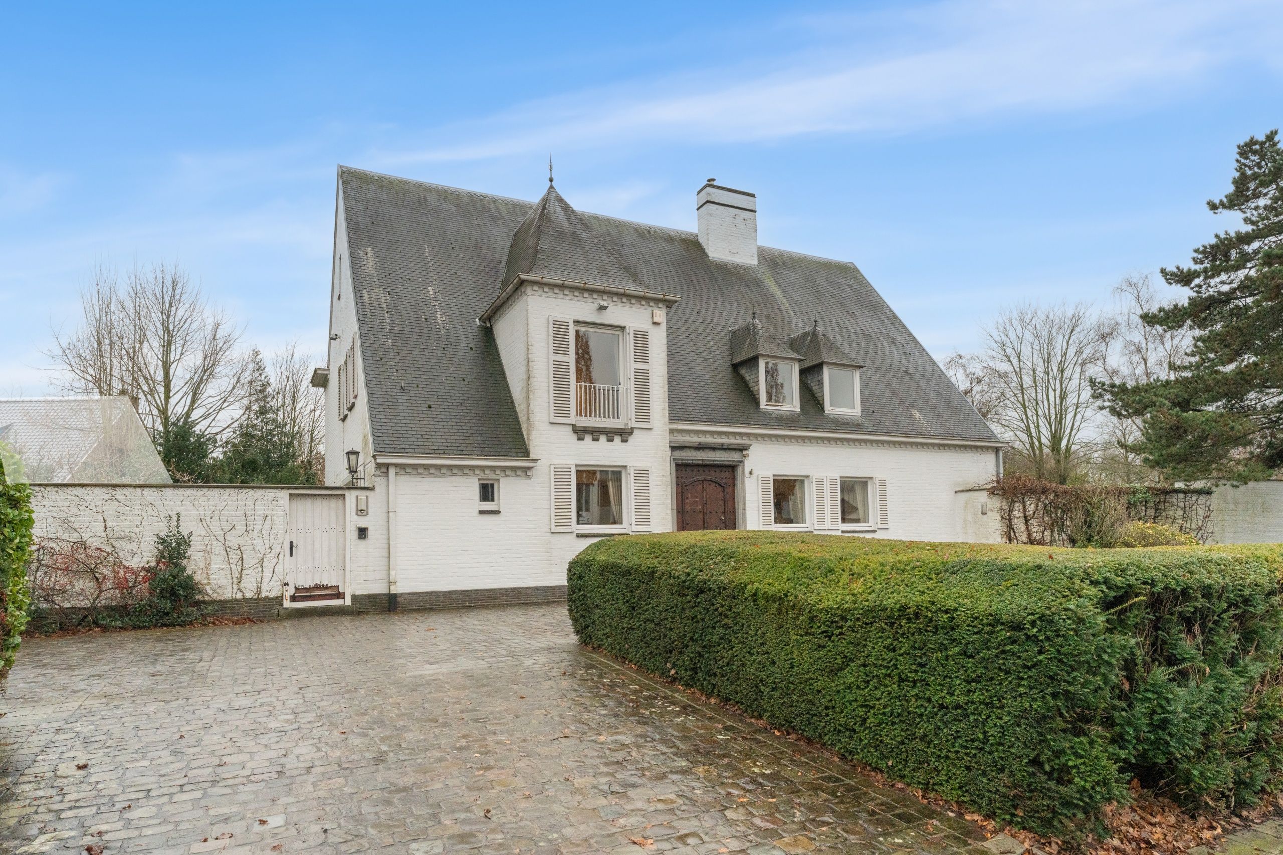 Charmante en ruime te renoveren villa op een perceel van 2.092m2 foto 3