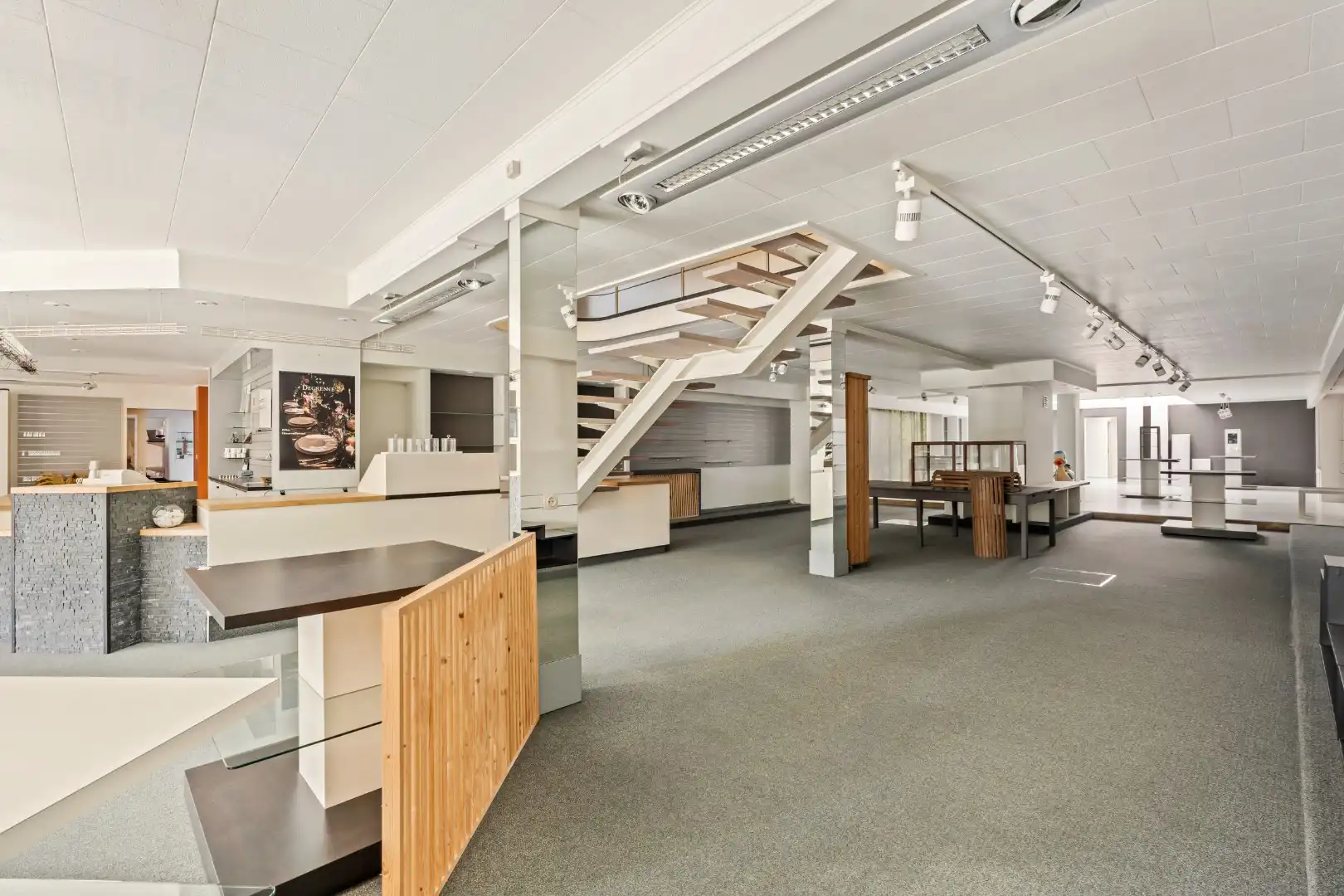 HANDELSRUIMTE + WOONST + VERHUURD APPARTEMENT foto 7