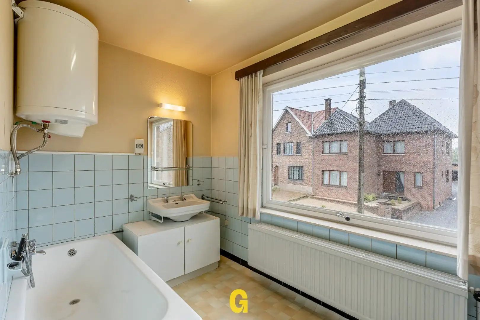 *** IN OPTIE *** Te renoveren halfvrijstaande woning met 3 slaapkamers en bijzonder ruime tuin op 14a 39ca foto 21