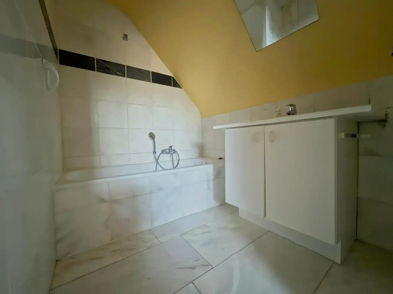 Ruim duplex-appartement met 2 slaapkamers! foto 4