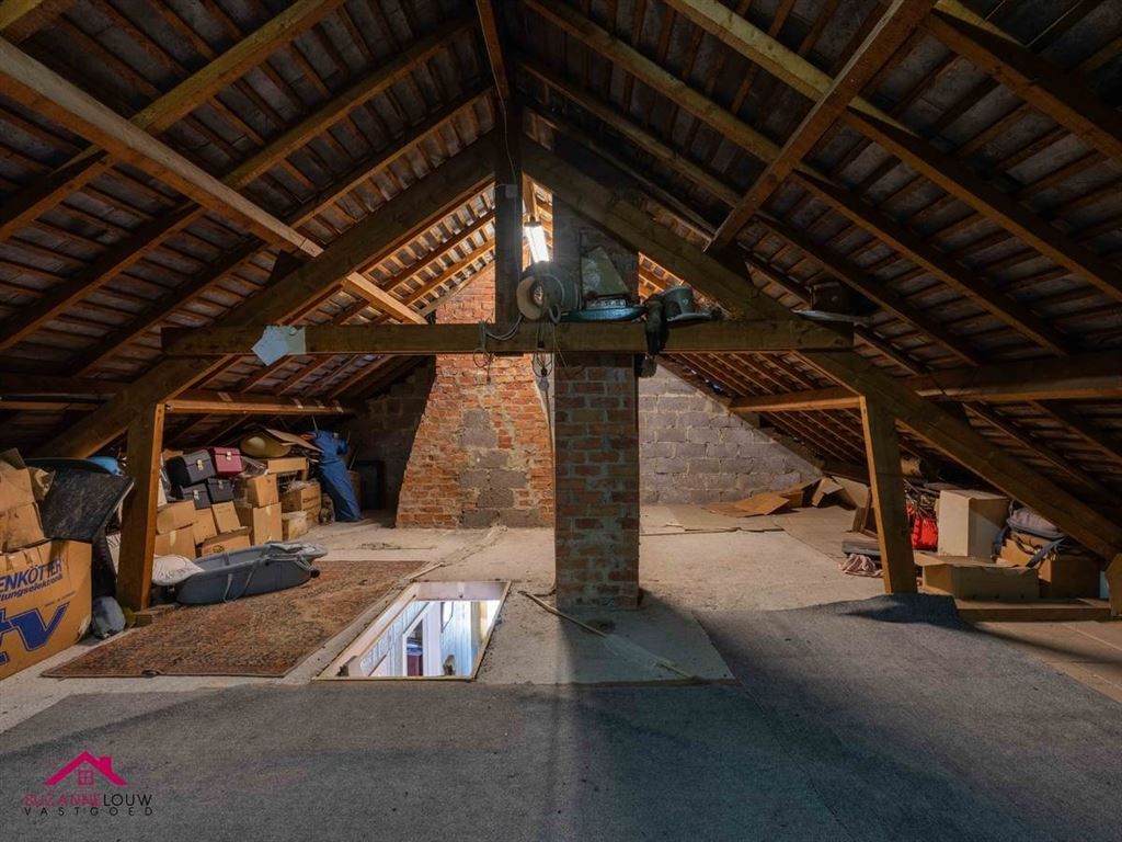 Vrijstaande woning, te renoveren naar eigen smaak en wensen foto 35