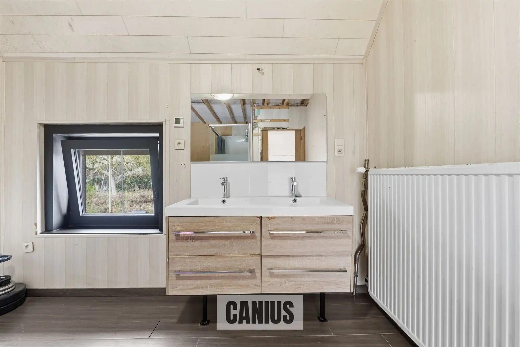 GERENOVEERDE OPEN BEBOUWING MET VIER SLAAPKAMERS foto 18