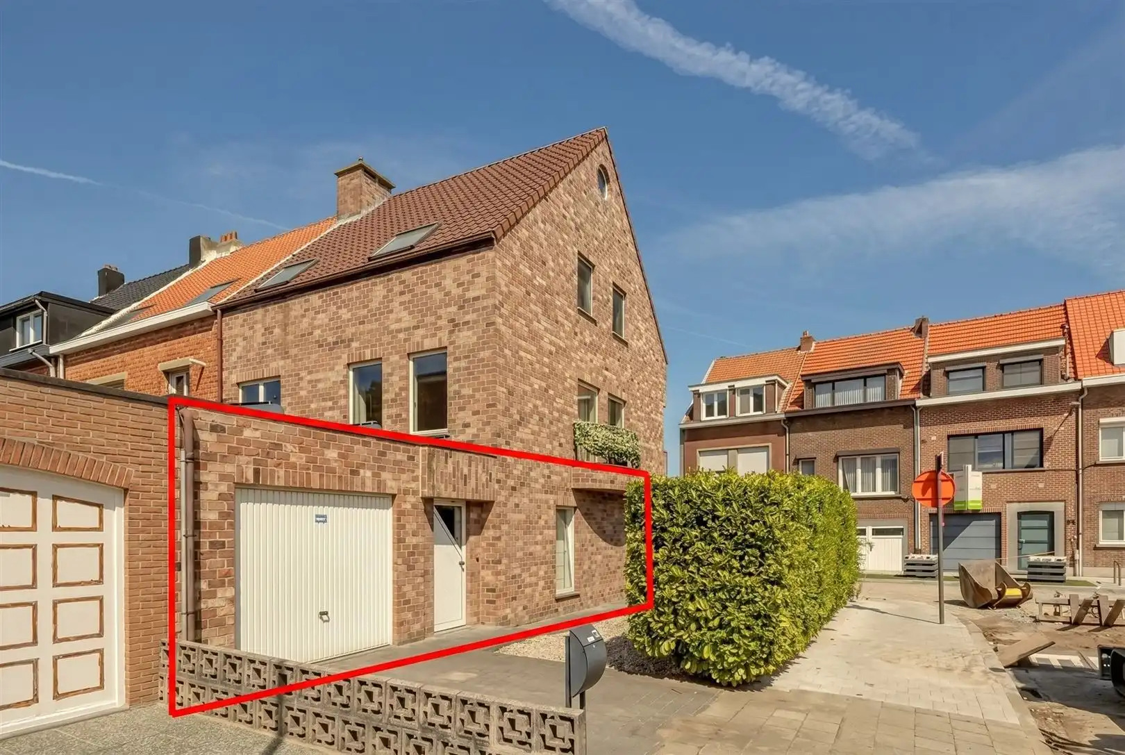 

Instapklaar gelijkvloers met stadstuintje en garagebox  foto 2