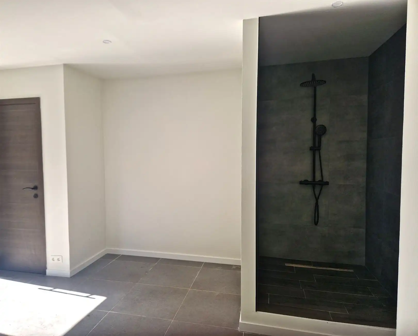 Instapklare woning  (HOB) gelegen in een rustige wijk. foto 7