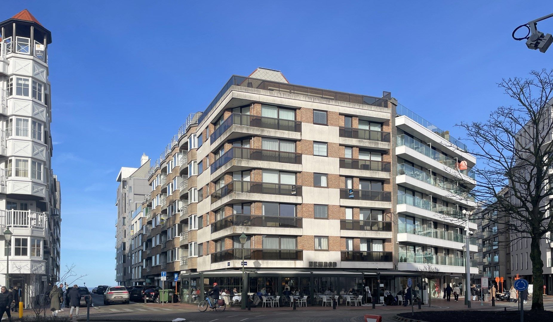 Zeer lichtvol en zonnig hoekappartement  met  open zicht op het Driehoeksplein en zijdelings zeezicht. foto 17