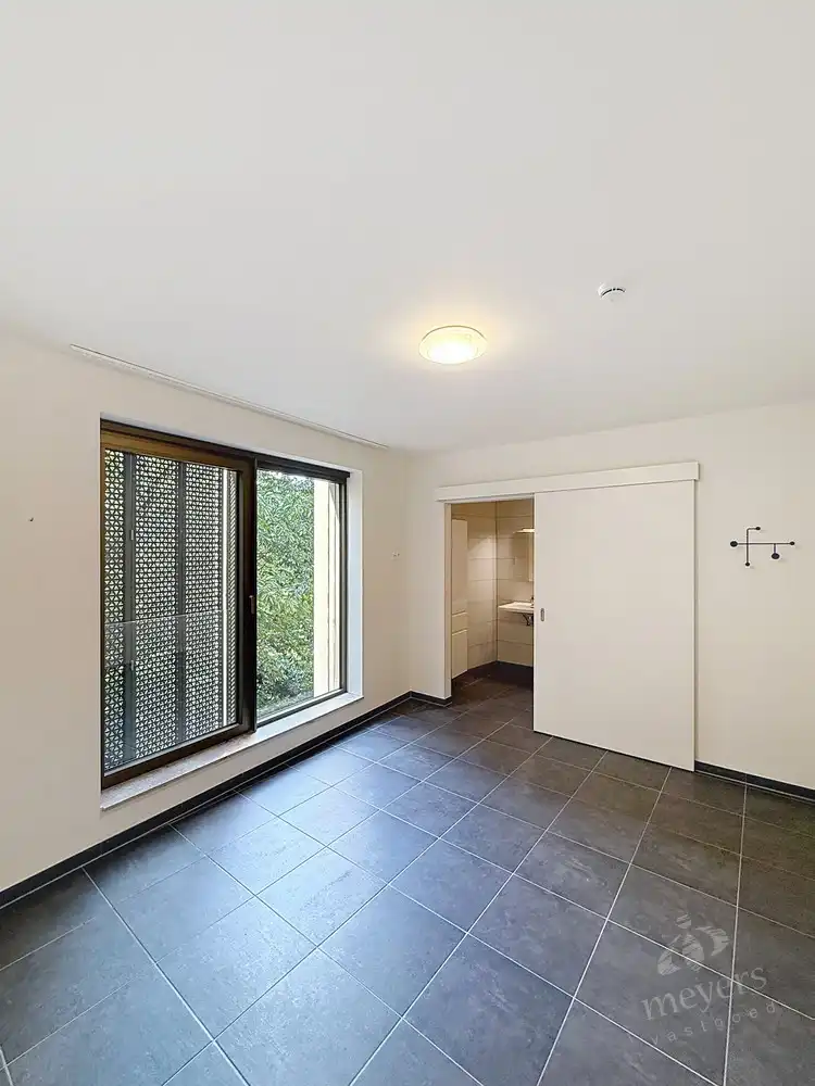 Ruime assistentiewoning met zonnig terras in het centrum van Hasselt foto 12