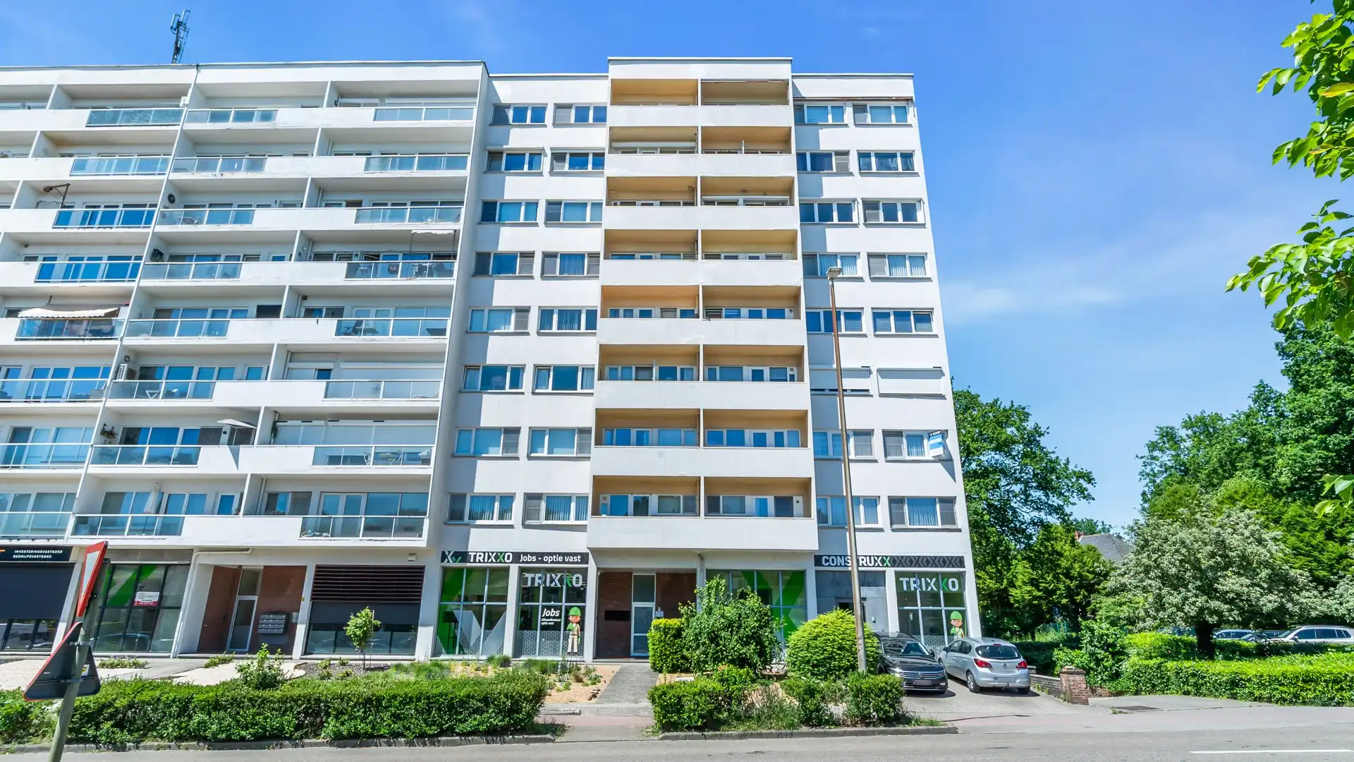 Instapklaar appartement met 2 slaapkamers in het centrum van Genk foto 2