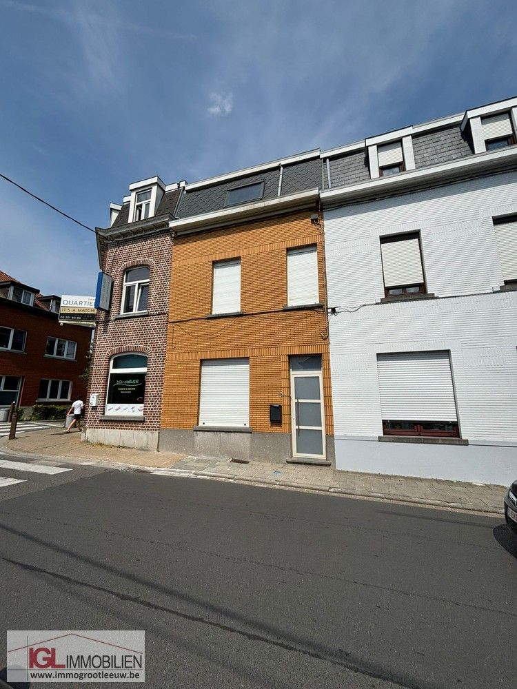 Rijwoning met 2/3 slaapkamers & leuke stadstuin nabij het centrum van Halle foto 1