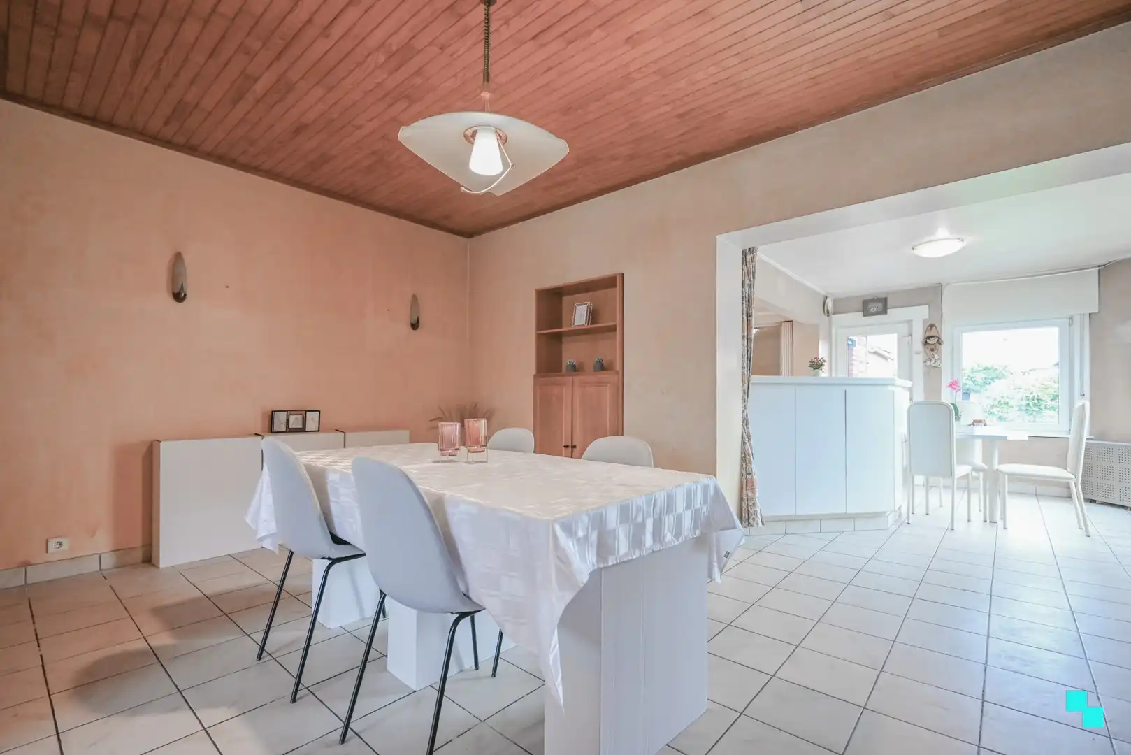 Halfopen bebouwing met garage nabij centrum Izegem foto 10