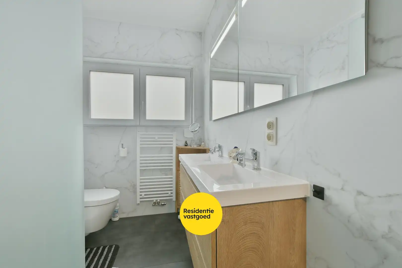 Instapklare en volledig gerenoveerde bungalow met 3 slaapkamers, tuin en garage vlak bij bos en centrum van De Haan foto 16