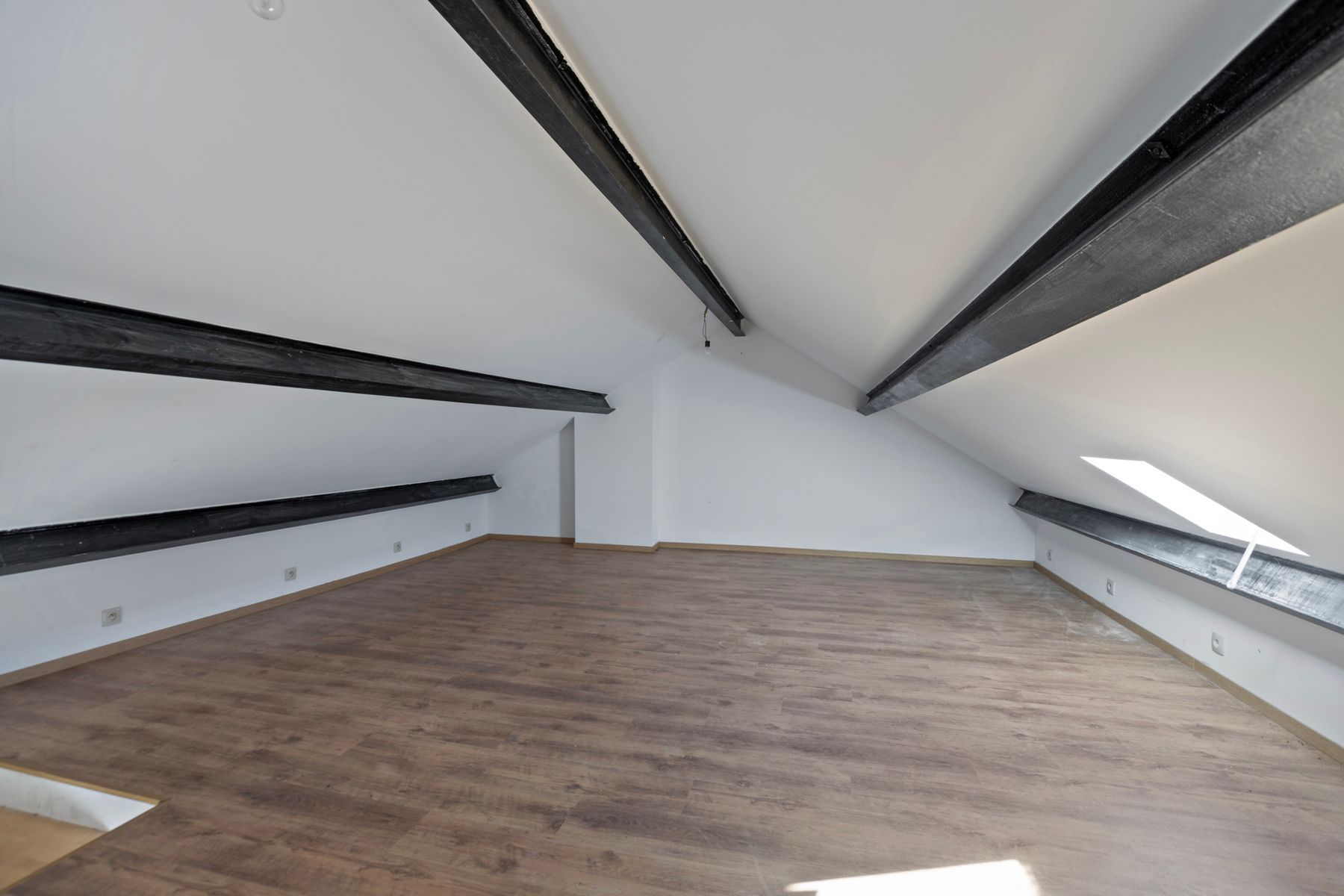 Een karaktervolle woning met veel potentieel . foto 32