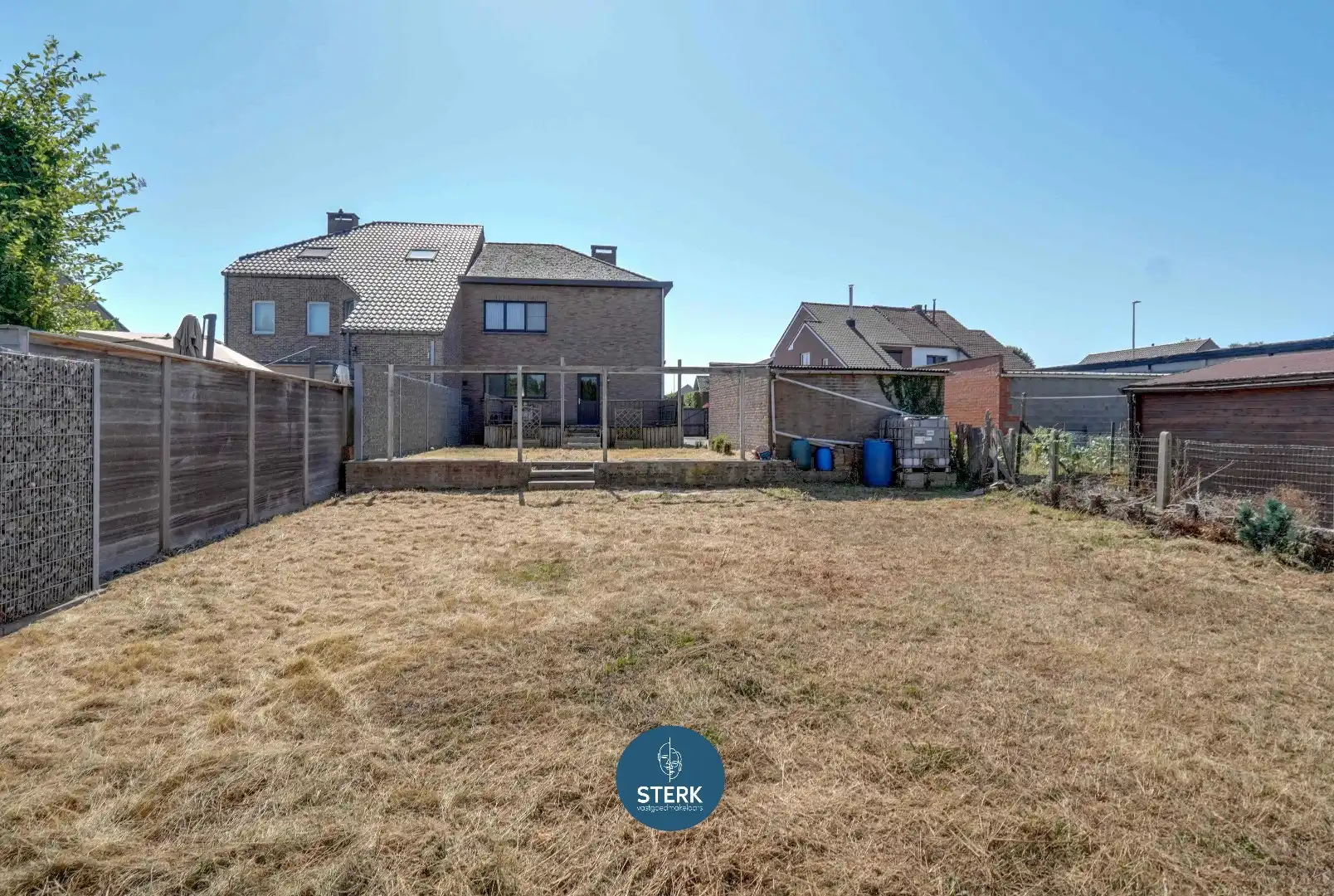 OP TE KNAPPEN GEZINSWONING (206 M²) MET VEEL POTENTIEEL TE LANAKEN !  foto 3