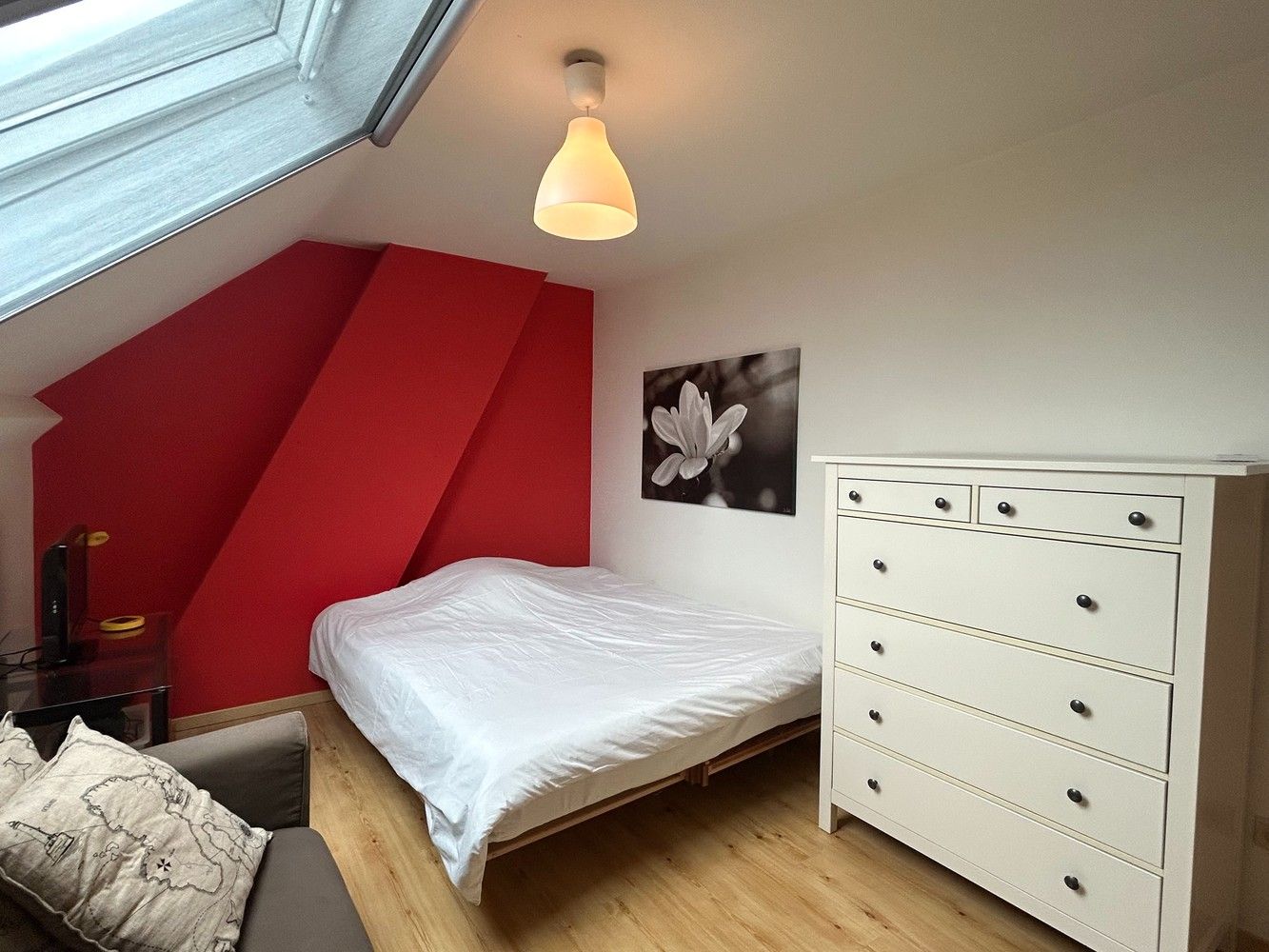 A must see - verrassend ruime woning met achteringang met privéparkeerplaatsen foto 12