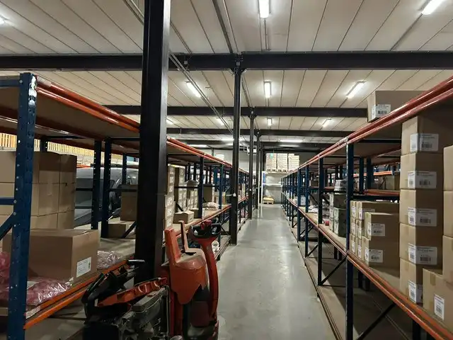 MULTIFUNCTIONEEL BEDRIJFSPAND MET KOEL-EN VRIESFACILITEITEN foto 13