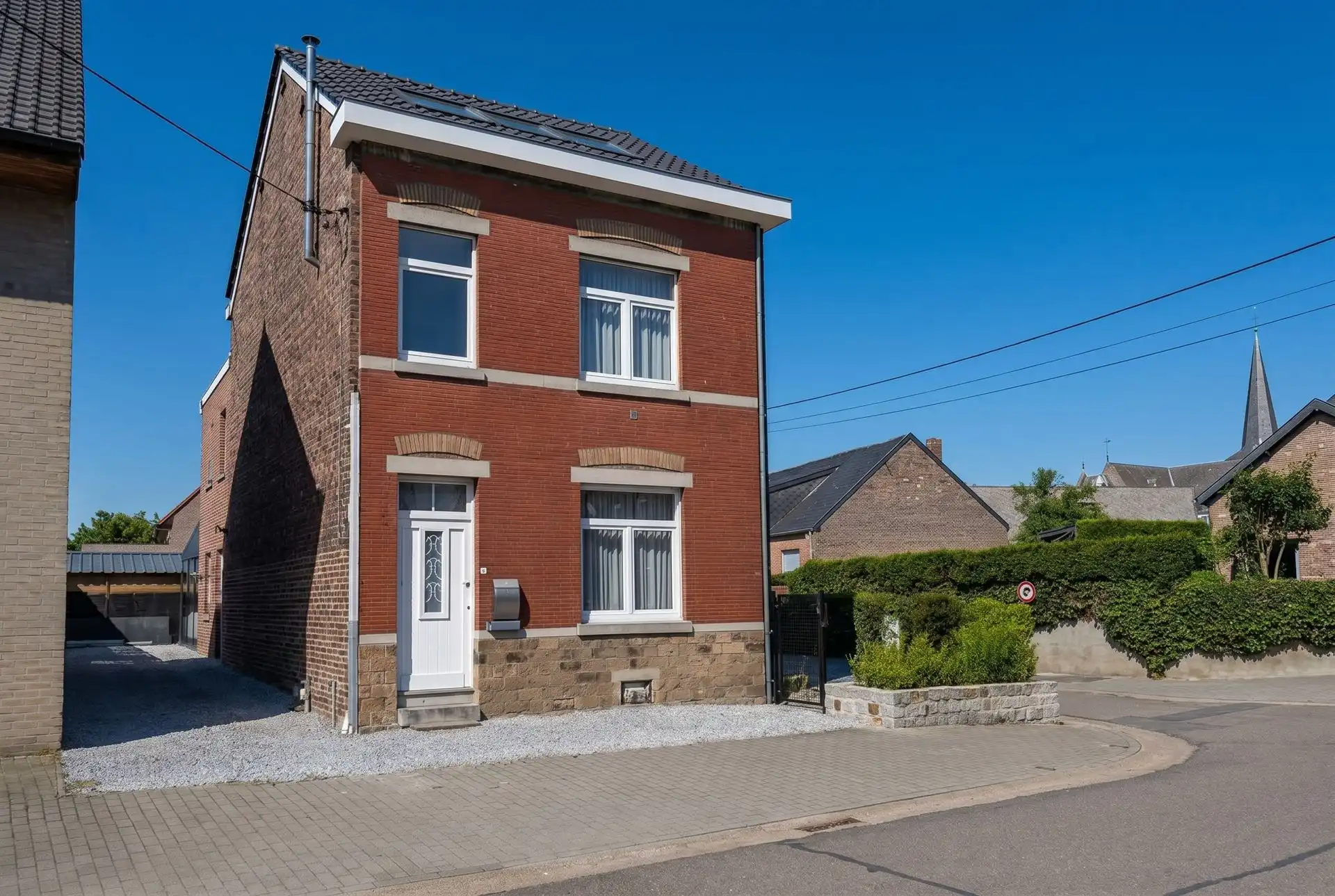 Gerenoveerde woning (213m²) met 4 slaapkamers in het rustige Moelingen (Voeren) foto 4