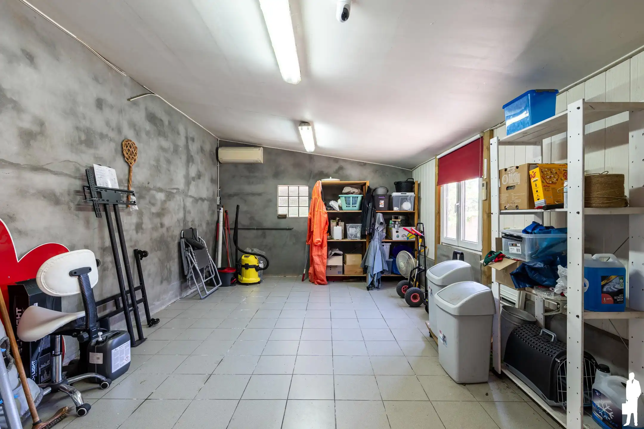 Commercieel gelijkvloers met ruime woning en tuin - 4 slpks. foto 9