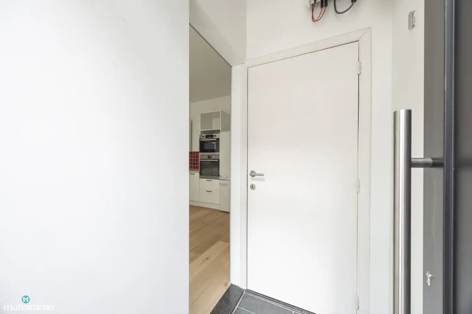 GERENOVEERDE HALFOPEN BEBOUWING MET 2 SLAAPKAMERS OP WANDELAFSTAND VAN HET CENTRUM VAN HASSELT foto 3