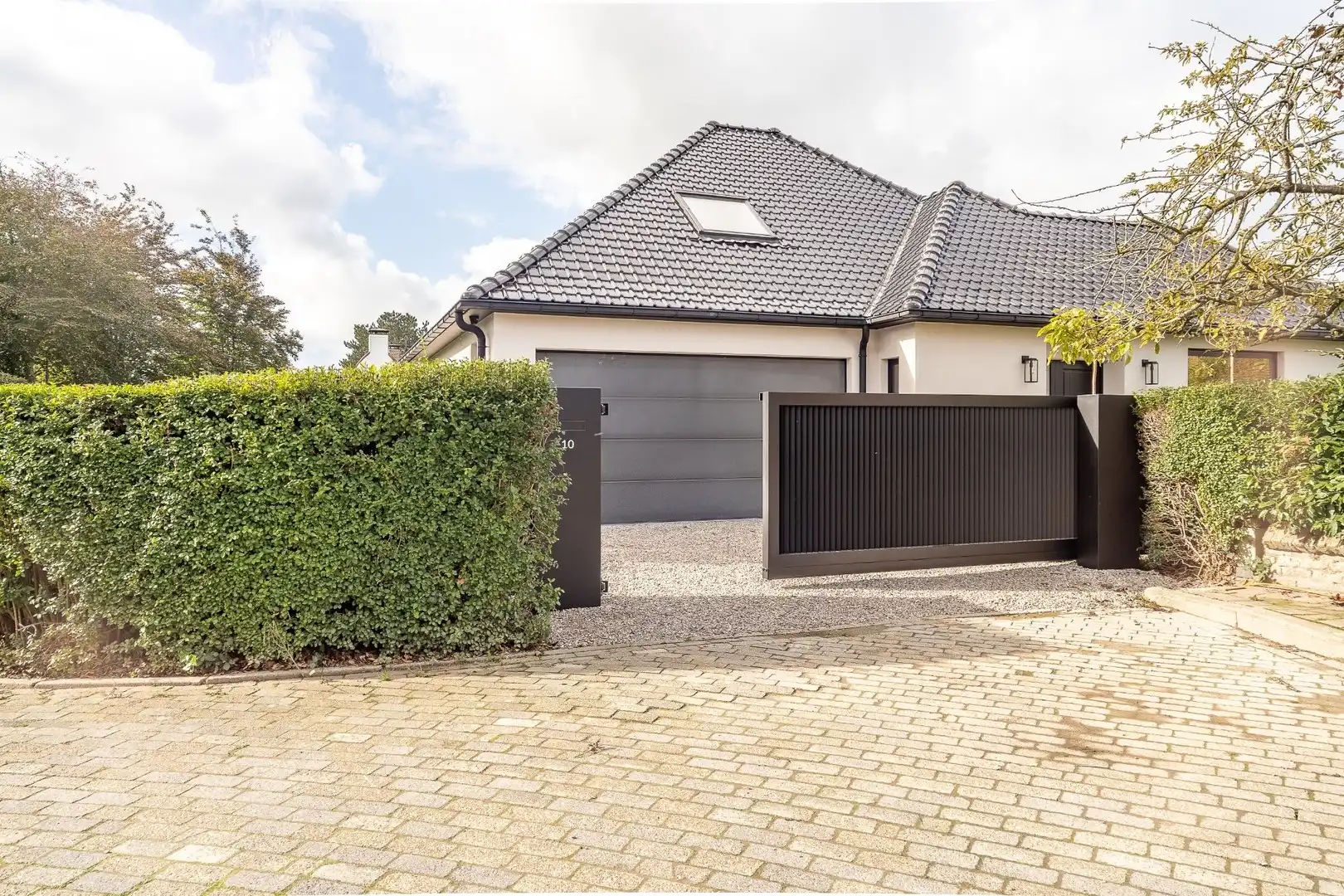 Prachtige alleenstaande villa met 5 slaapkamers gelegen in een rustige residentiële omgeving. foto 35