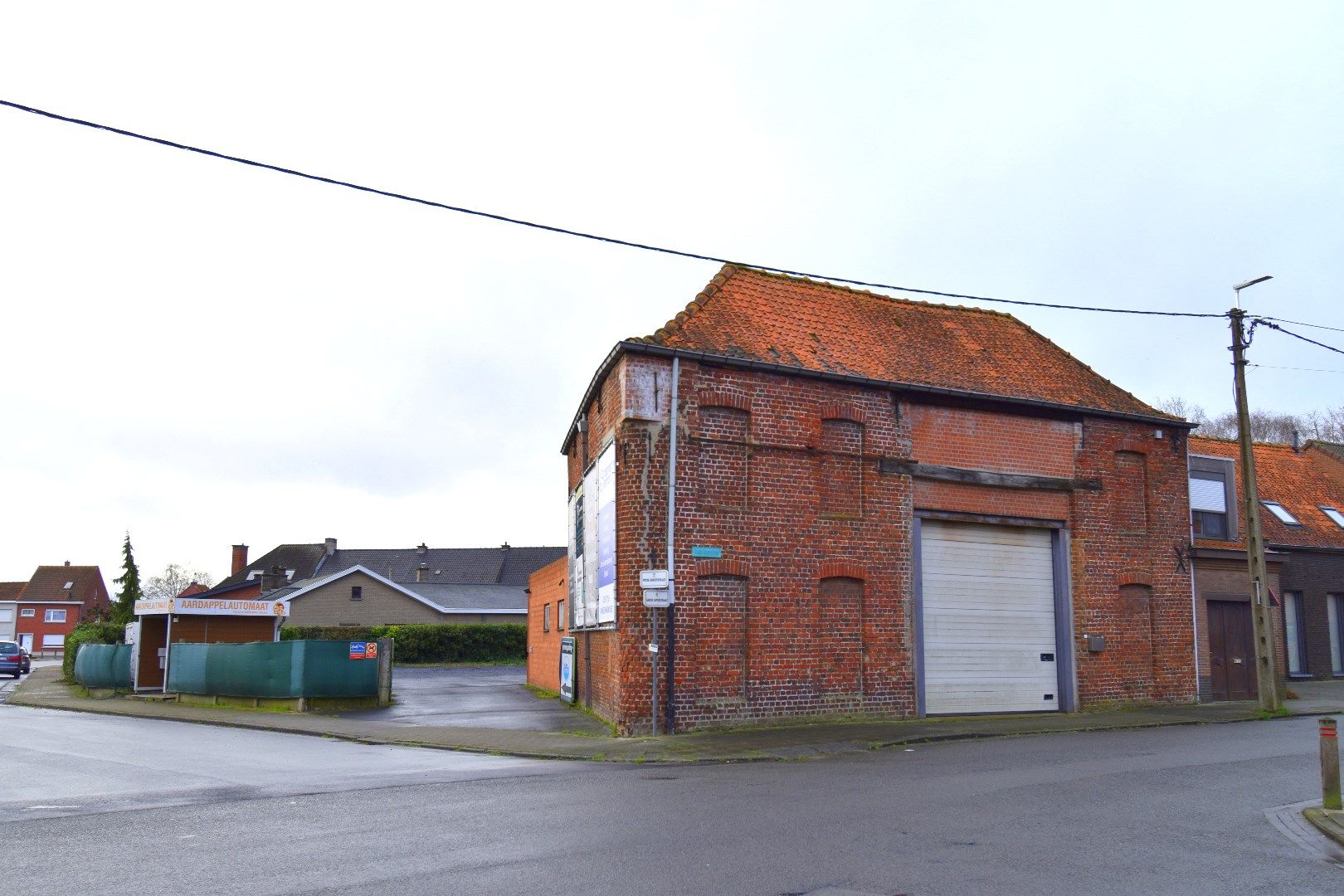 Magazijn / opslagruimte met extra parkeermogelijkheden te koop te Gullegem foto {{pictureIndex}}