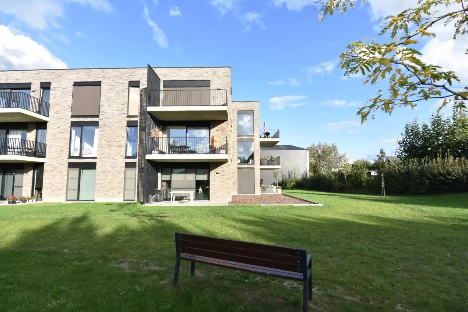 Lichtrijk 2-slpk appartement met ruim terras foto 18