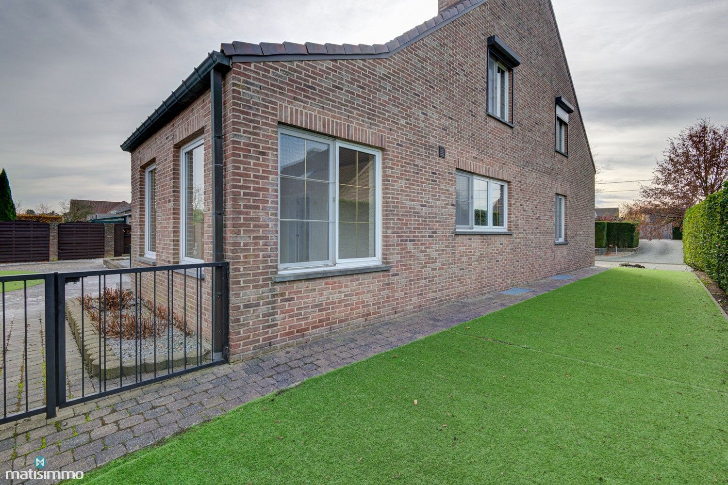 UITZONDERLIJK RUIME WONING MET 5 SLAAPKAMERS EN ONDERHOUDSVRIENDELIJKE TUIN TE MOPERTINGEN foto 38